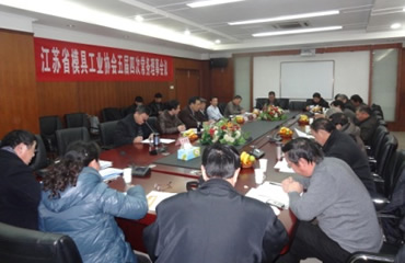 大噸位氣動精密沖床使用