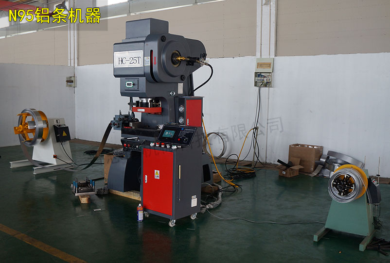 高速沖床生產現場